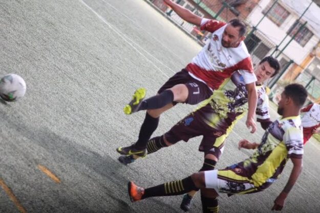 Chino chan chuen (4) Equipo futbol chan chuen